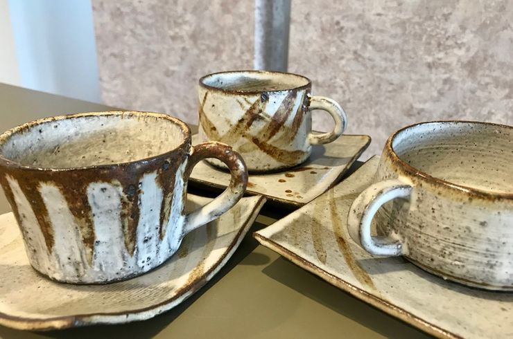 ルーシー・リー 手付きカップ 白