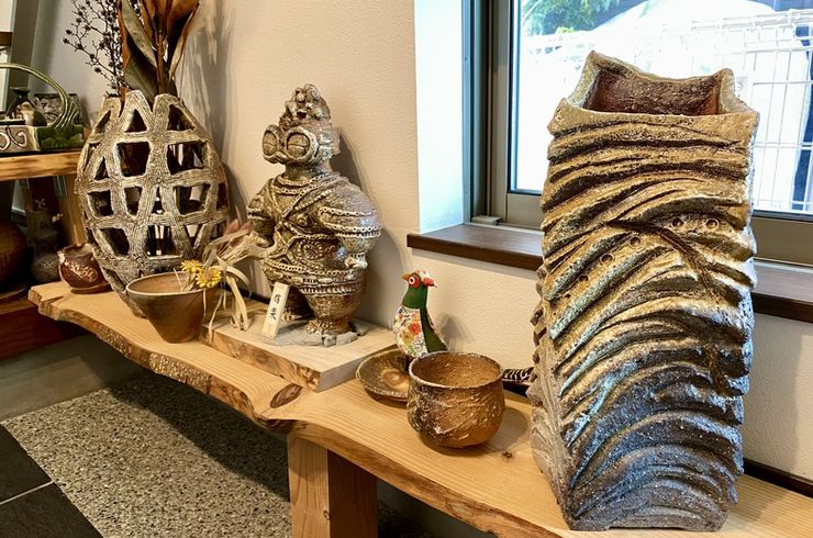 やまざ器玄関内